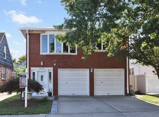 5020 210th St, Oakland Gardens, NY 11364