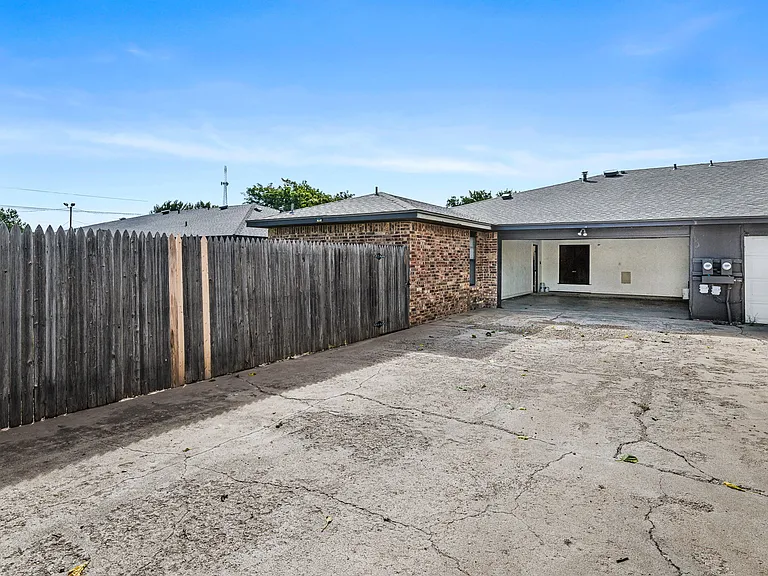 6004 Estacado Ln — Photo 2