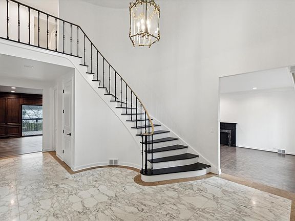 2nd image of 1074 Carlyle Ter