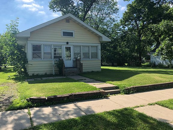 3rd image of 129 27th Ave N