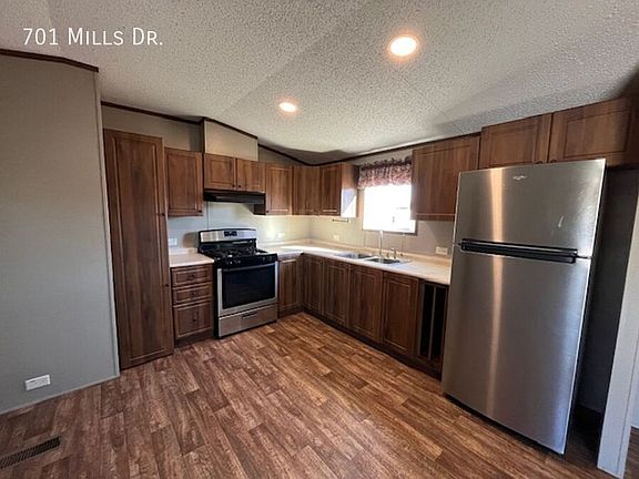 4th image of 701 E Mills Dr