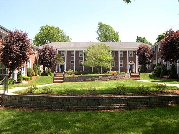 4th image of 744 Elm Ave APT 04B