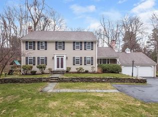 22 Cedar Ledge Rd, West Hartford, CT 06107