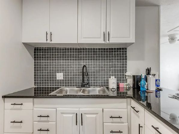 320 E Wayne Ave SUITE C