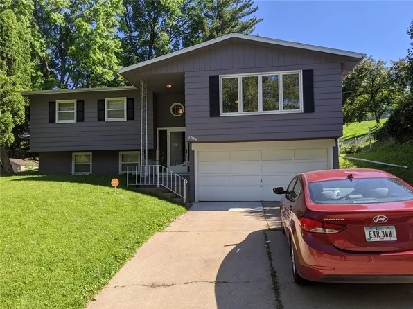 2029 Birchwood Dr NE, Cedar Rapids, IA 52402