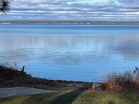 5th image of 991 W Higgins Lake Dr