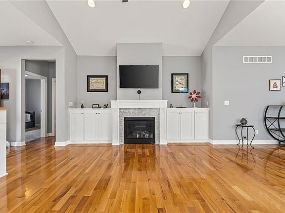 5th image of 8125 N Farley Ave