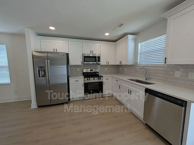 1413 Arden Ave — Photo 3