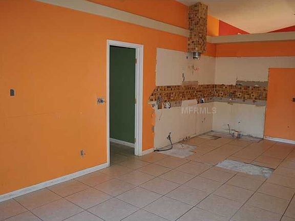 3rd image of 4519 W Henry Ave