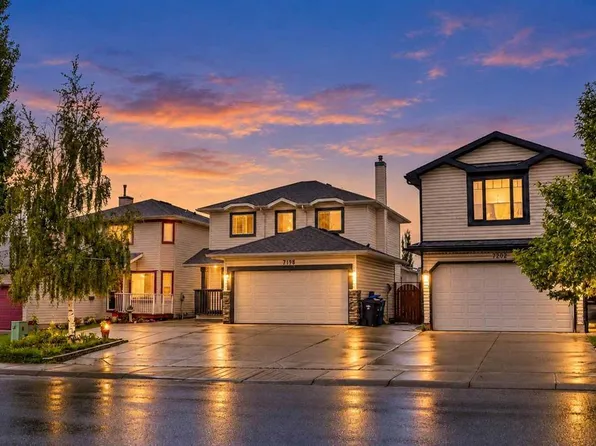 7198 E Laguna Way NE, Calgary, AB T1Y 7B4