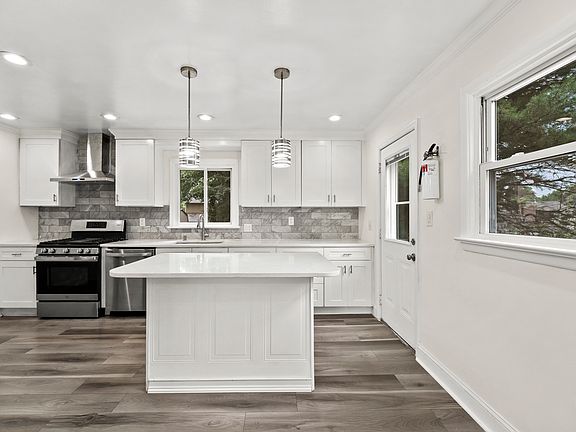 4th image of 53 Oneida Ave