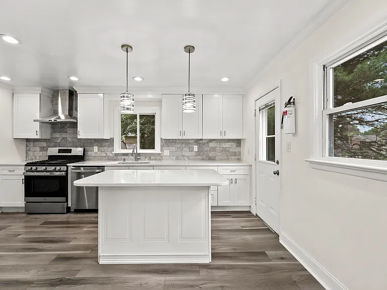 53 Oneida Ave — Photo 4