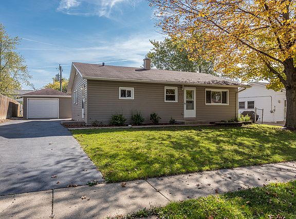 2nd image of 213 Cypress Dr