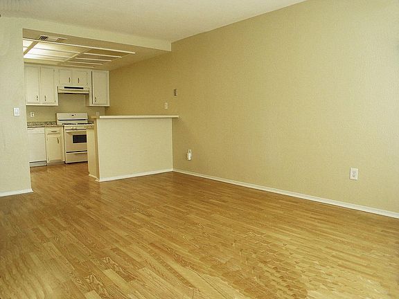 4th image of 610 N Clementine St APT 1