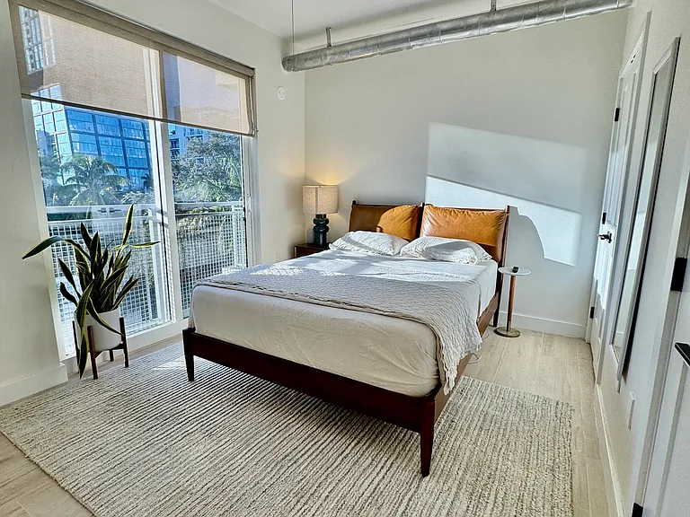 455 NE 25th St #401 — Photo 7