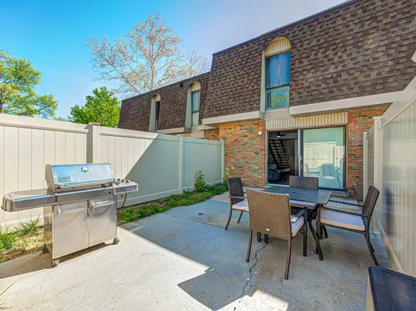 7476 Country Brook Dr, Indianapolis, IN 46260