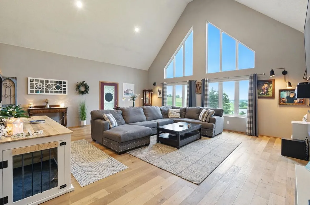 3 bed, 2.5 bath, 3036 sqft, $2,500 — Photo 3