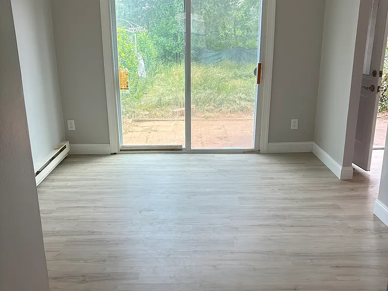 5684 Greens Dr — Photo 3