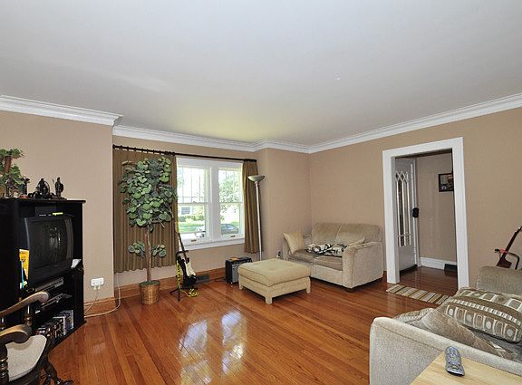 3rd image of 1335 N Ash St