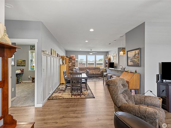 4th image of 219 S Sybel Ln