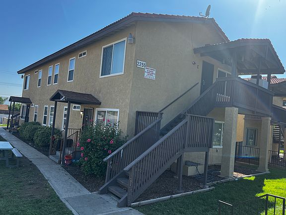 3rd image of 2245 Sunrise Ln APT B