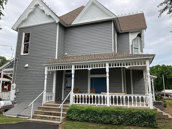 3rd image of 705 W Main St
