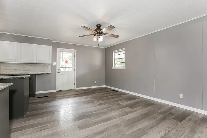 3 bed, 1.5 bath, 1560 sqft, $1,545 — Photo 4