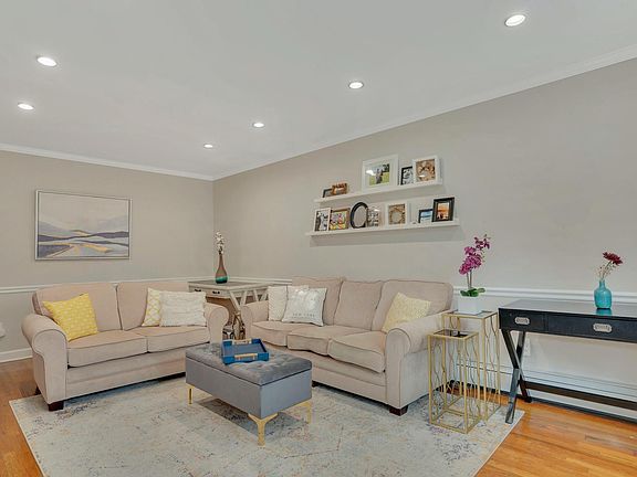 2nd image of 17L Madison Park Gdns #17L