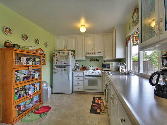 5th image of 274 Bromley Cross Dr