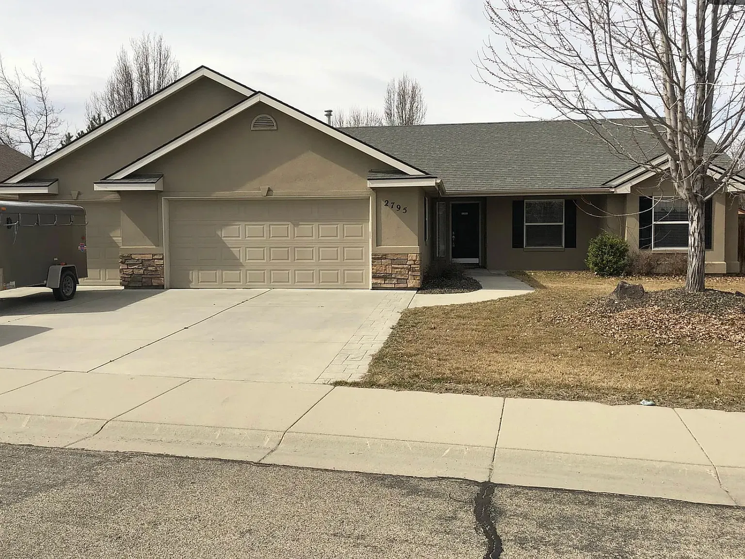 3 bed, 2.0 bath, 1571 sqft, $2,200 — Photo 2