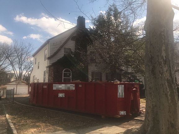 3rd image of 98 Roosevelt Ave