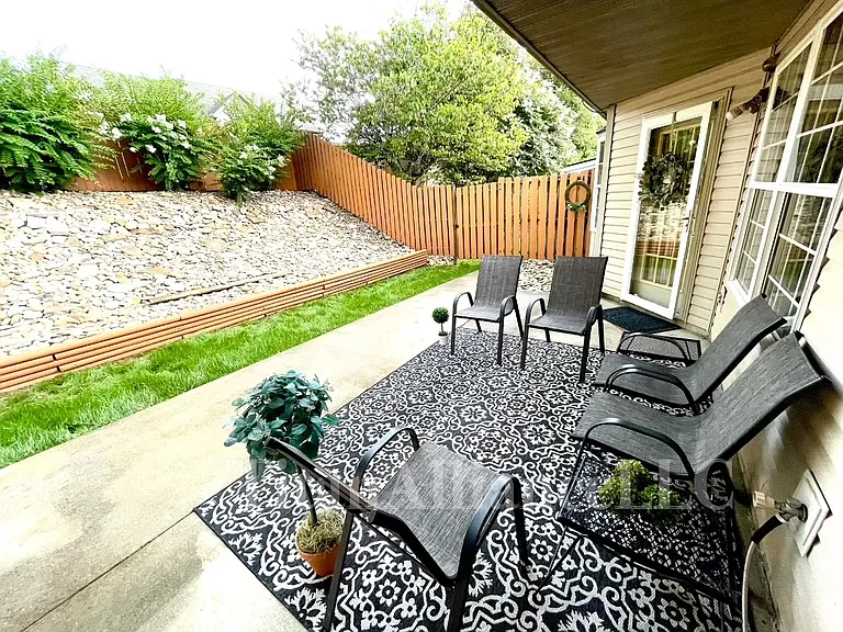 Large & Private Back Patio - fully fenced in!