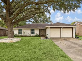307 Brandywyne Dr, Friendswood, TX 77546