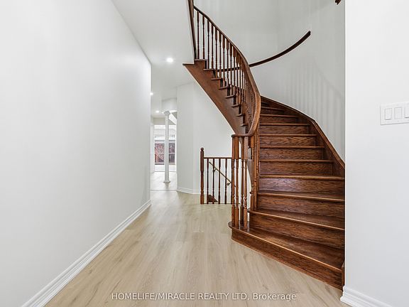 3rd image of 71 Skyvalley Dr