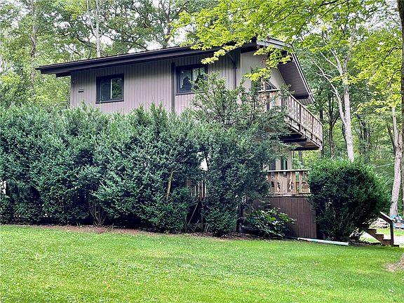 4th image of 204 Alpine Rd