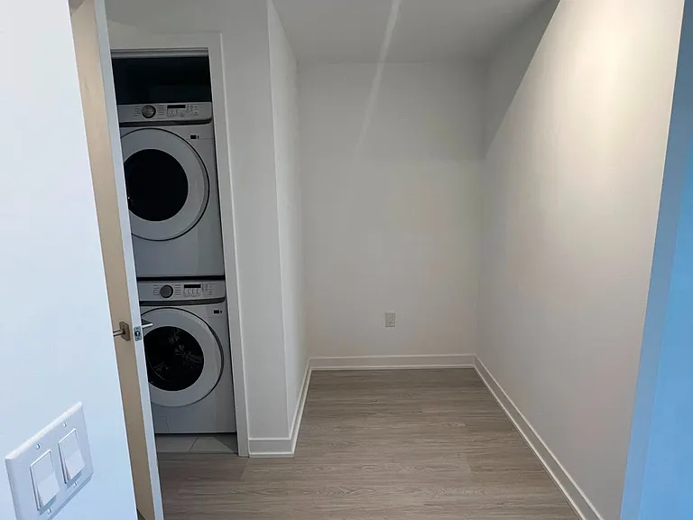284 King St E #2508 — Photo 13
