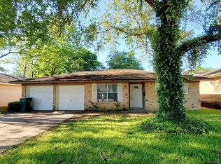 1832 Dolphin Dr, Seabrook, TX 77586