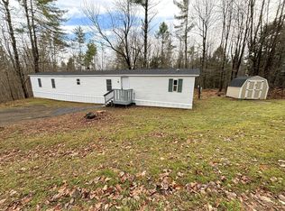69 Round Stone Rd, Mount Vernon, ME 04352