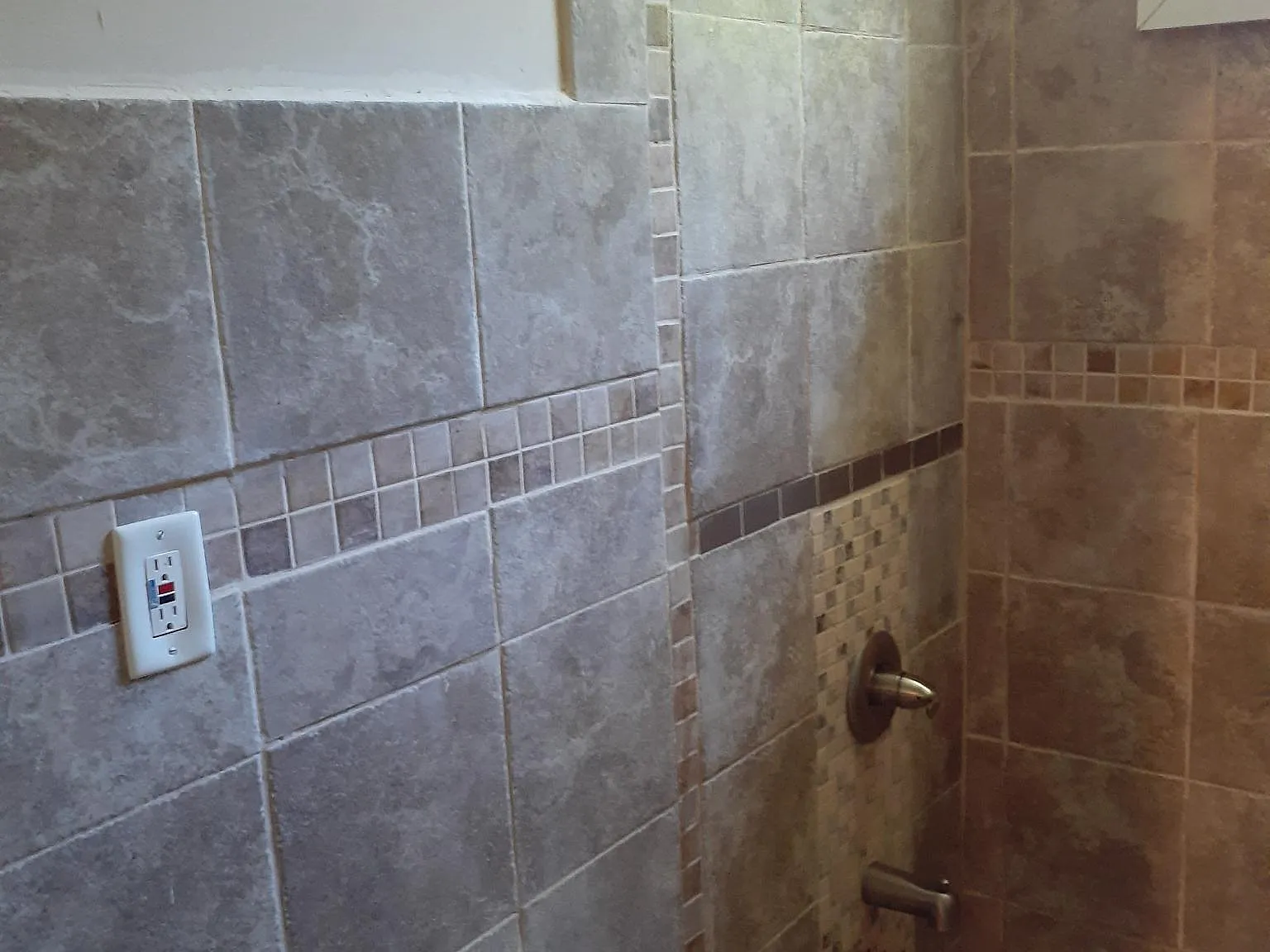 2 bed, 1100 sqft, $1,050 — Photo 3