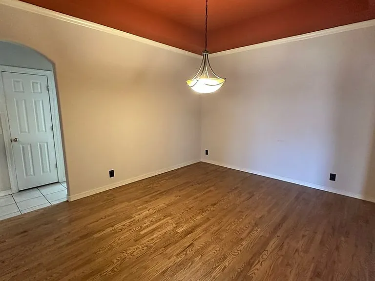 515 N Douglas St W — Photo 12