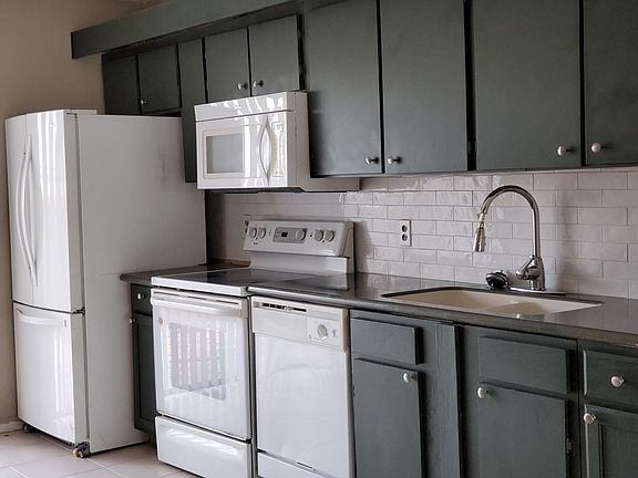 3rd image of 4864 Orleans Ct APT C
