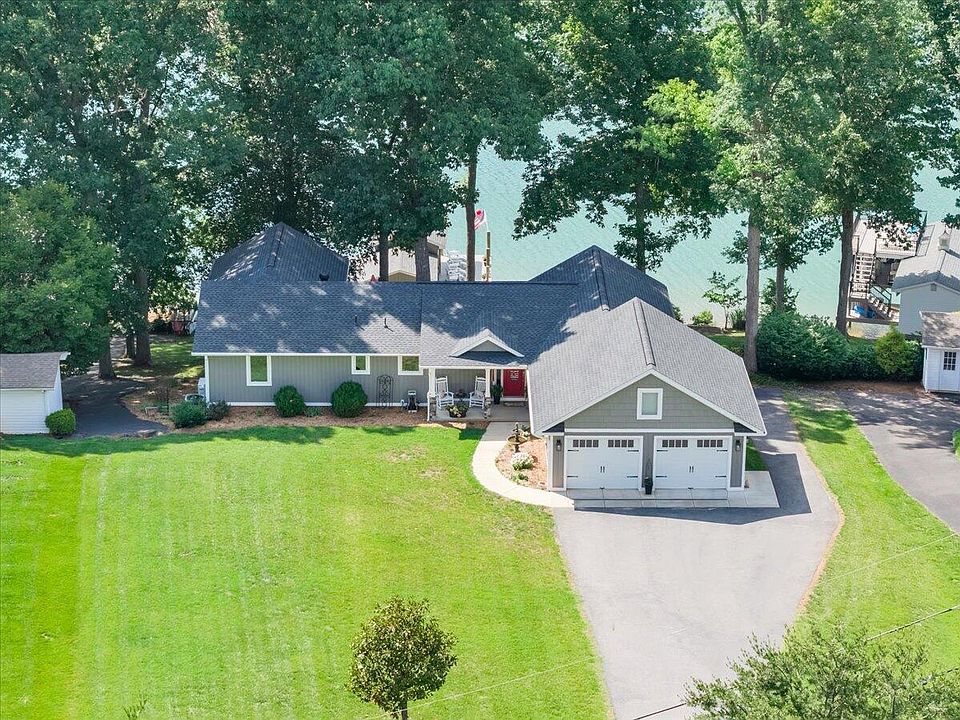 1st image of 129 Douglas Dr