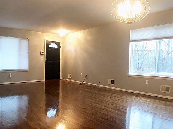4th image of 94 Greaves Ave