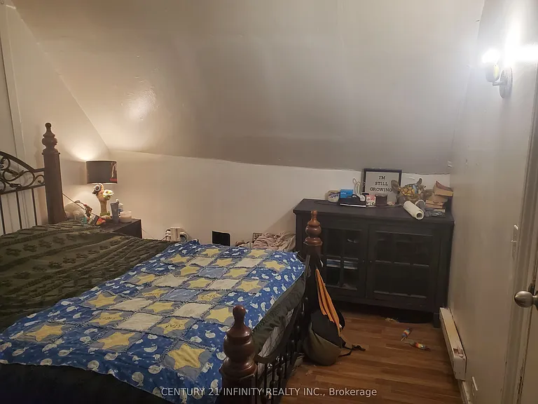 134 Simcoe St S #2 — Photo 7