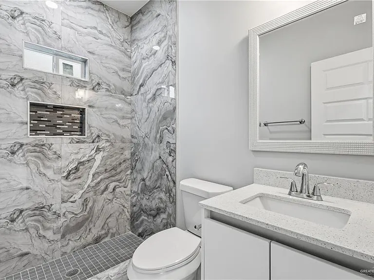 907 S Diplomat Dr — Photo 11
