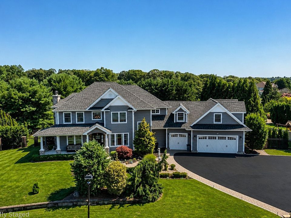 1st image of 30 Hampton Dr
