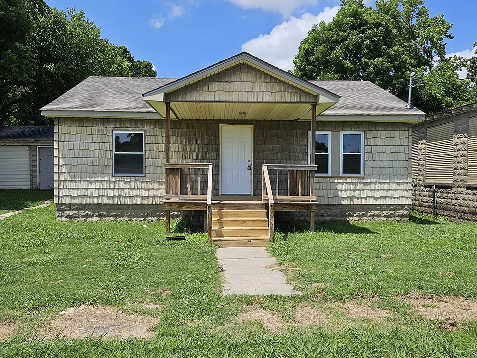 612 W Strawn Ave
