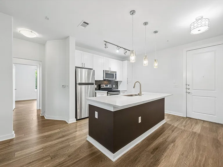 1900 Barton Springs Rd #4041 — Photo 12