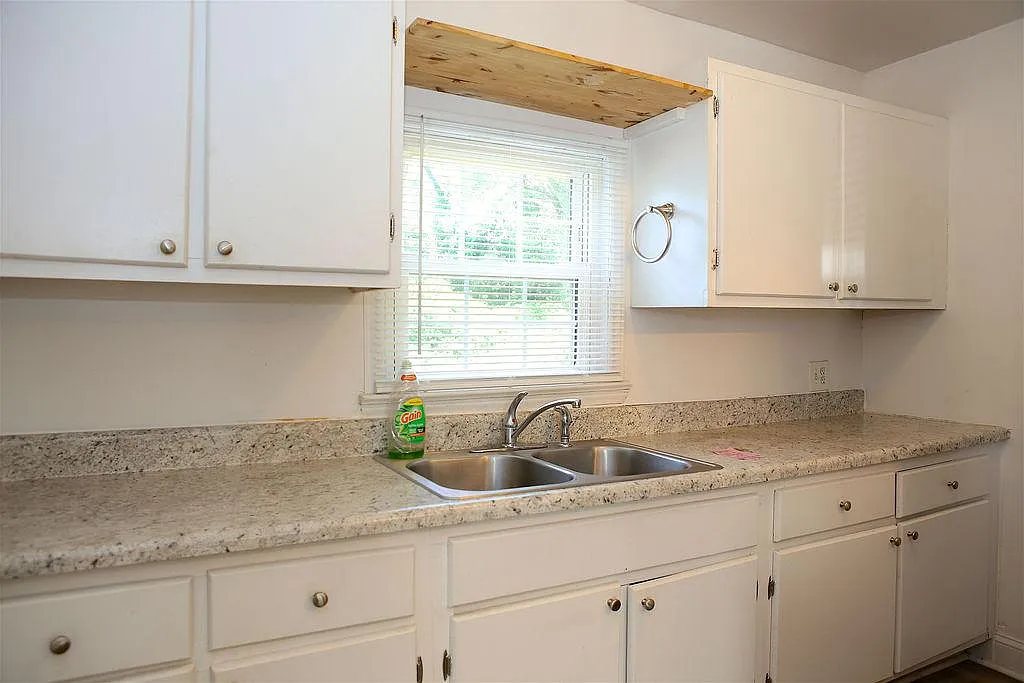 3 bed, 1050 sqft, $1,450 — Photo 3
