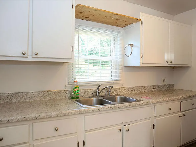 2214 Walker Ave — Photo 3